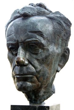 Bust of Paul Tillich by James Rosati in New Harmony, Indiana, U.S.A. 403px-Bust_of_Paul_Johannes_Tillich_(daylight)